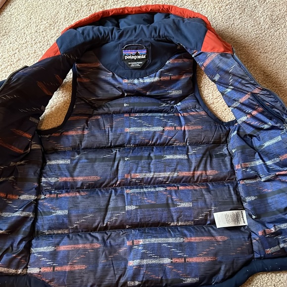 Women’s Bivy Hooded Vest - Picture 2 of 7